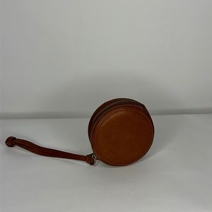 NWT The Earbud Circle Pouch in Leather